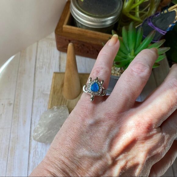 Simulated Opal Turtle Jewelry Set Ring & Necklace Ring Size 7 - Picture 4 of 6